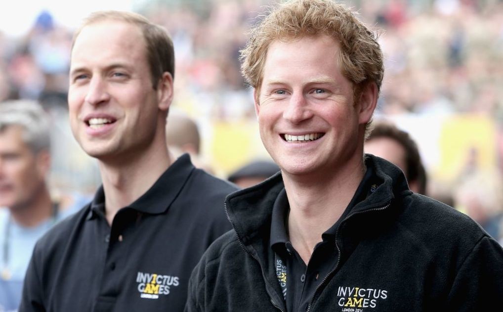 Super leuk: oud filmpje van Harry, William en Diana opgedoken | Beau Monde