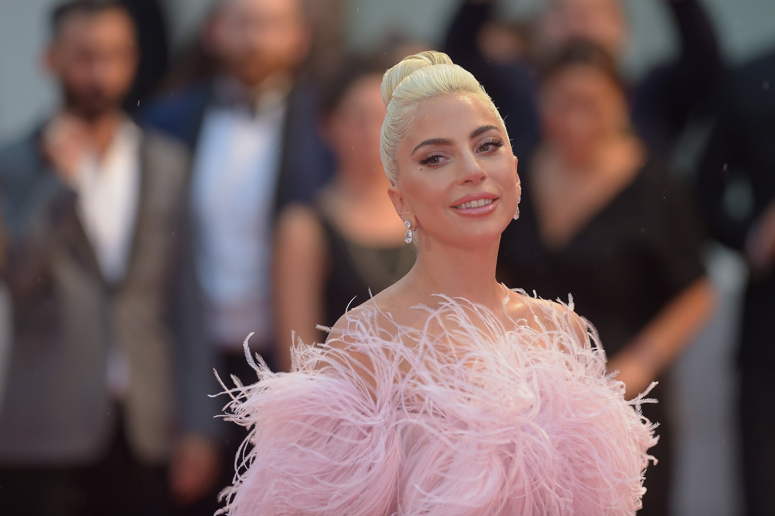 Lady Gaga straalt in jurk van Nederlandse designer | Beau Monde