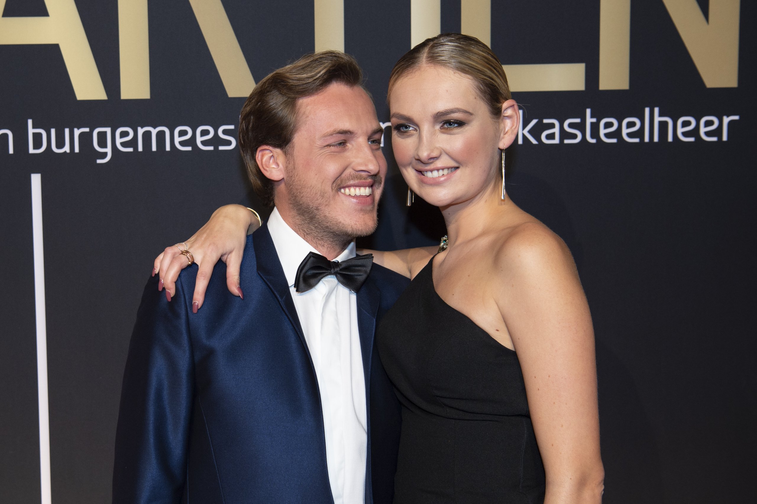 In beeld! Leroy Molkenboer deelt eerste foto van baby bump Maxime