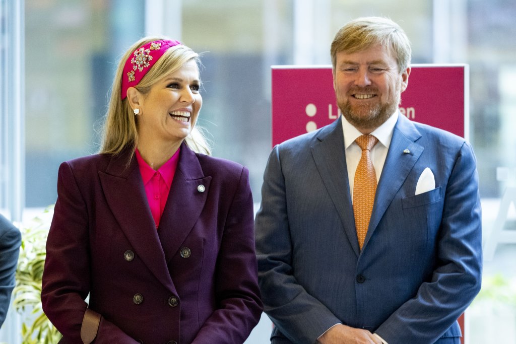 Gaan we prinses Amalia zonder ouders zien bij de kroning van koning