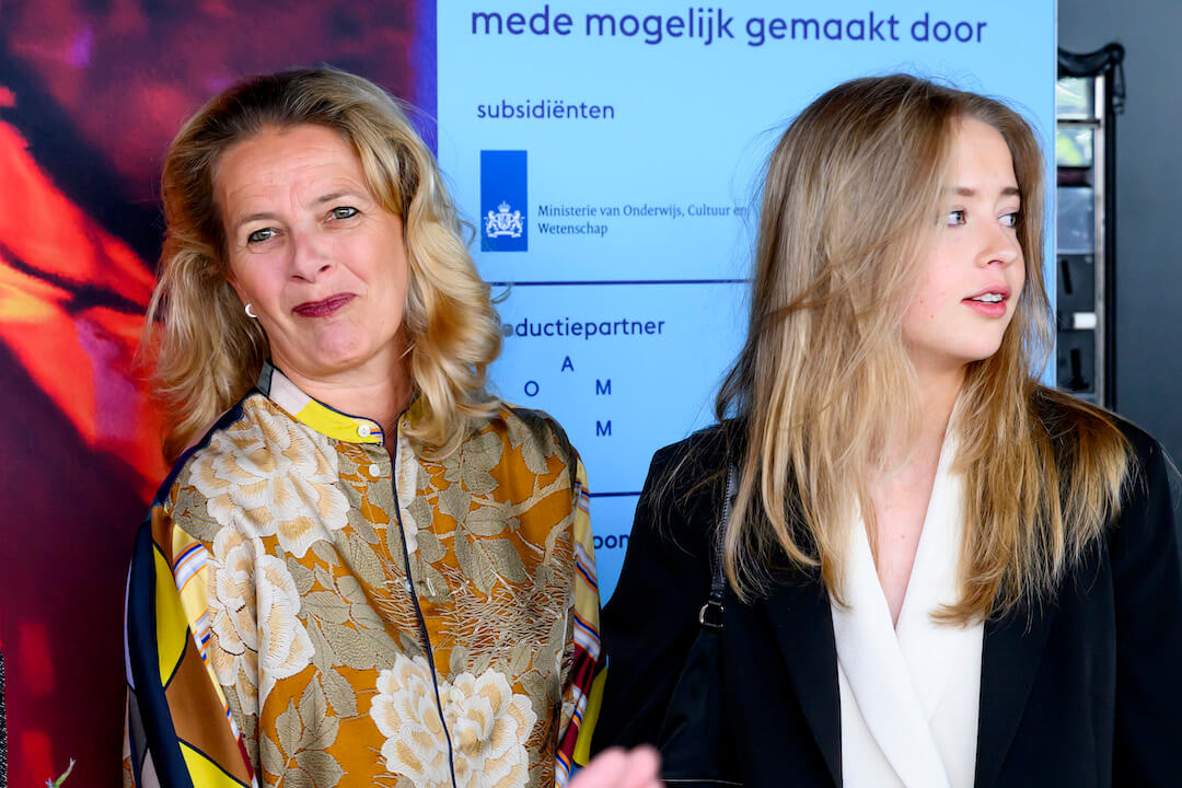 Zeldzame verschijning: gravin Zaria straalt naast Mabel en Beatrix op